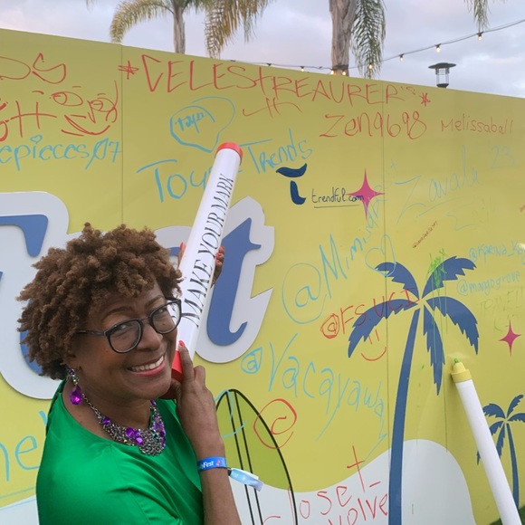 Meet your Posher, Celeste - Picture 3 of 16